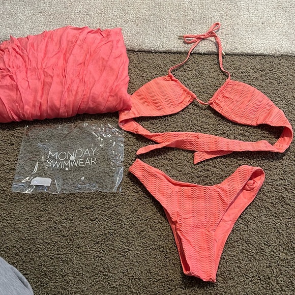 Monday Swimwear bikini - Picture 1 of 2